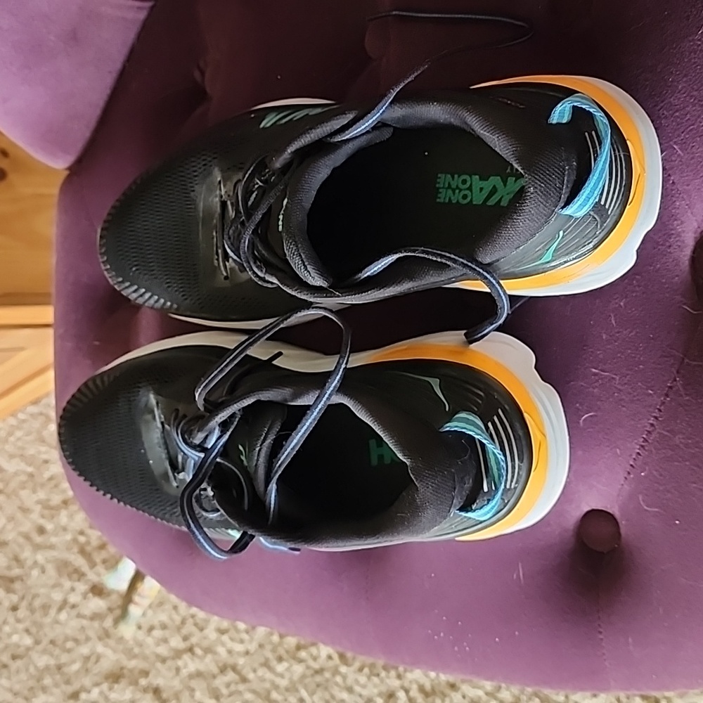 Mens hoka bondi size 11 tennis shoes.